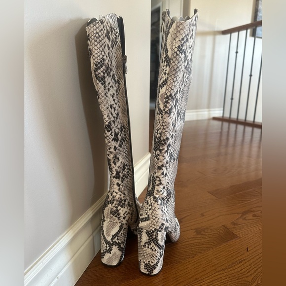Snake Print Boot Size 37 - Black and White - Picture 4 of 5